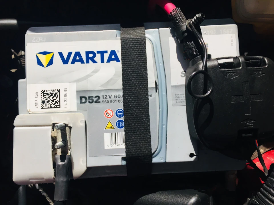 Новий АКБ Varta Silver Dynamic AGM + Авто зарядне