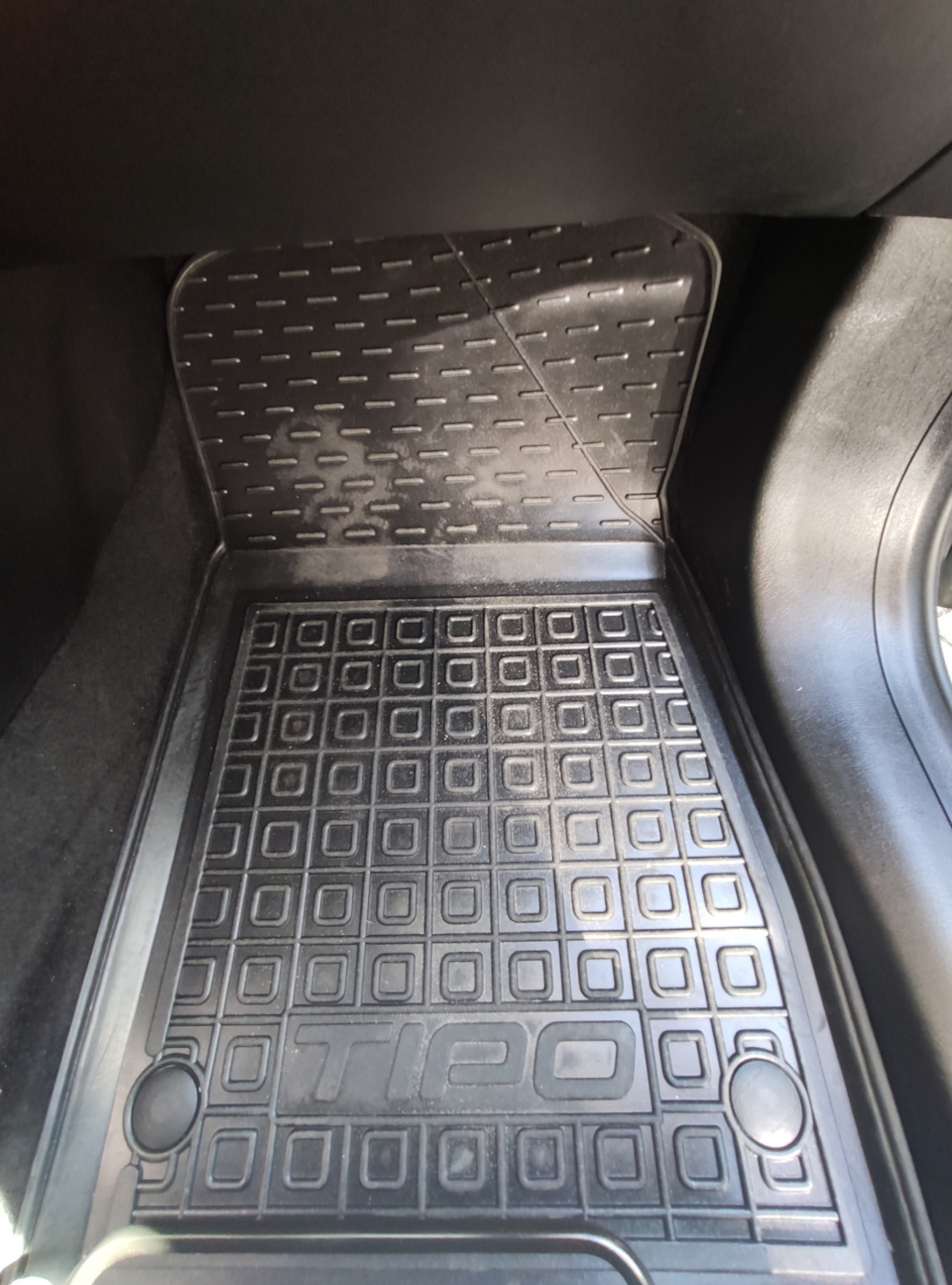 Модельні килимки в салон і багажник Fiat TIPO, а також фотографії результатів з чохлів 5