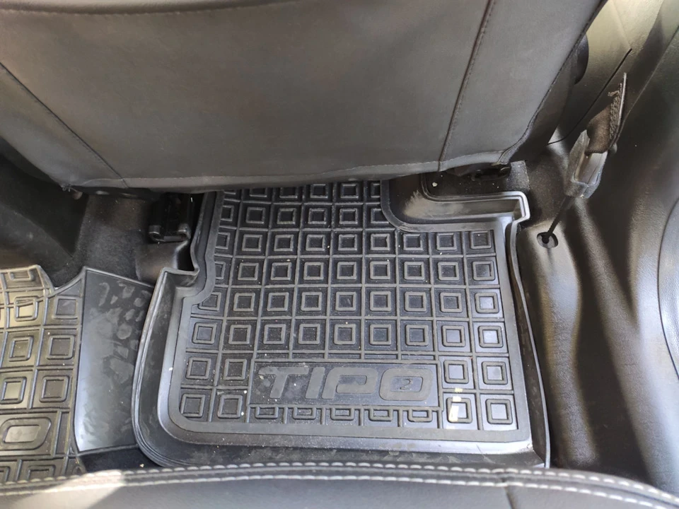 Модельні килимки в салон і багажник Fiat TIPO, а також фотографії результатів з чохлів