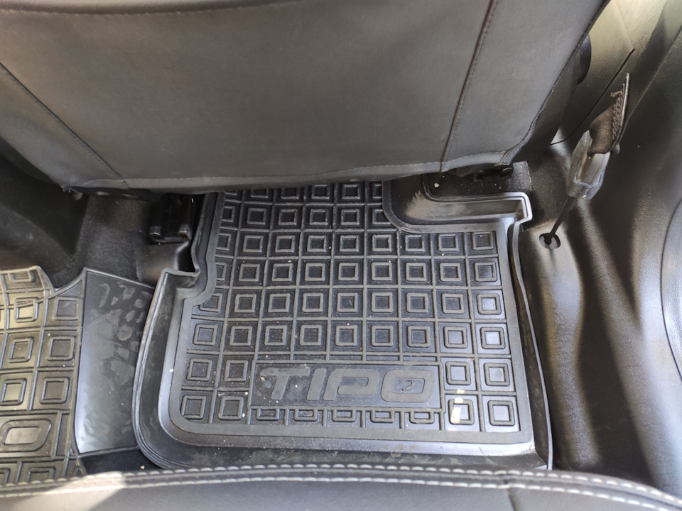 Модельні килимки в салон і багажник Fiat TIPO, а також фотографії результатів з чохлів 1