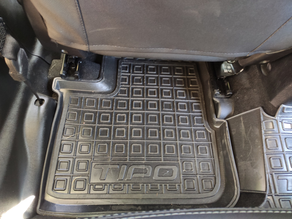 Модельні килимки в салон і багажник Fiat TIPO, а також фотографії результатів з чохлів 2