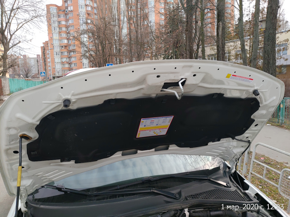 Гумовий ущільнювач під капот 2