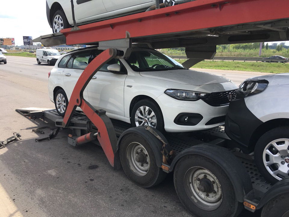 Друга зустріч. Автовоз і на ньому вона))) 2