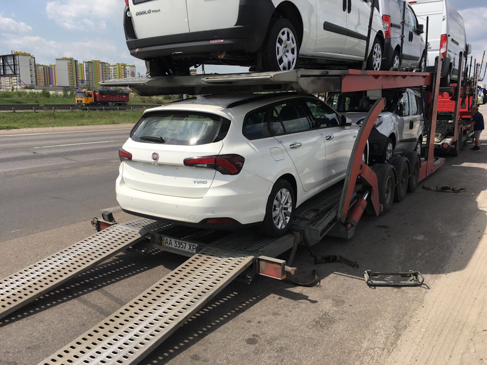 Друга зустріч. Автовоз і на ньому вона))) 5