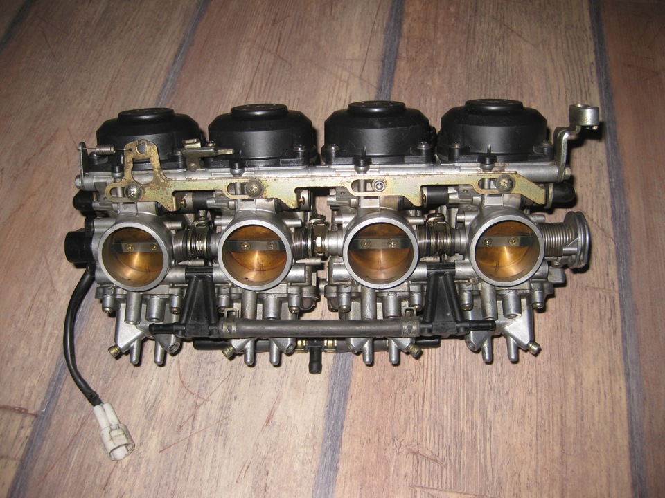 карбіратори з Yamaha YZF-R6 1