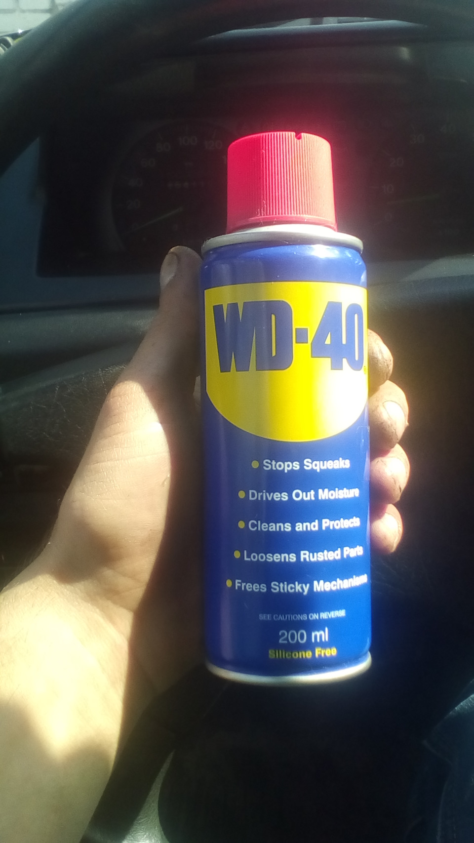 обзавівся WD-40 і залив смолою внутрішню частину крила. 1