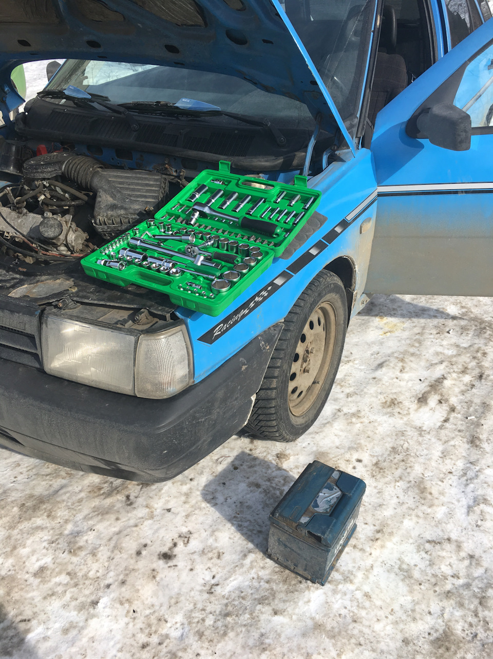 Не зміг сидіти склавши руки. 1