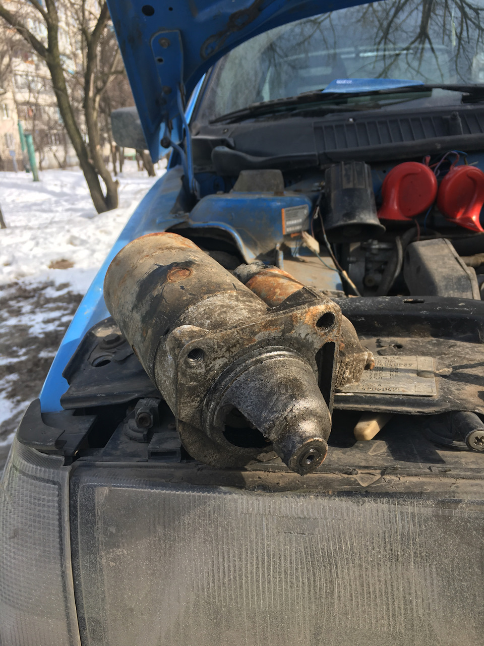 Не зміг сидіти склавши руки. 2