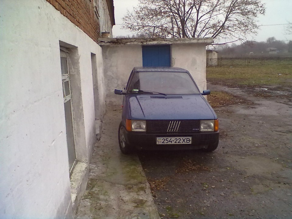 Біля школи 1