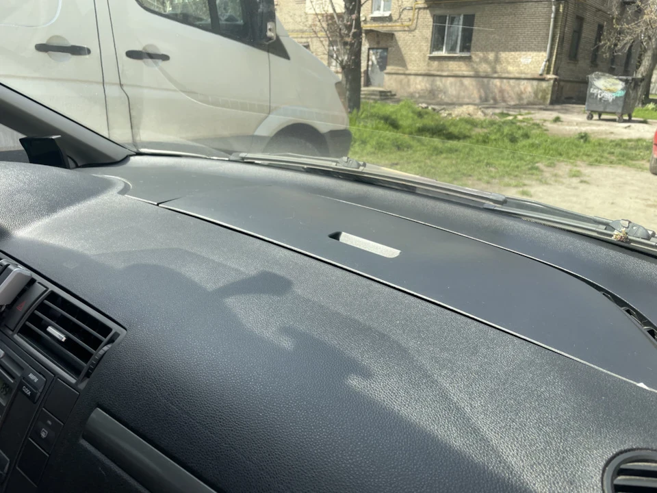 Бардачок з рестайлу та нова магнітола