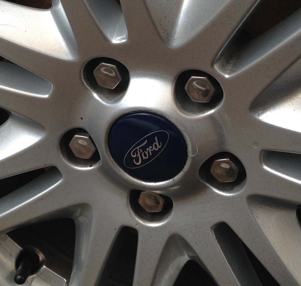 Втрачений ковпачок з рідних дисків Ford 2