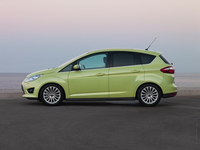 Ідентичність C-Max 2010 та Kia Carens 2012 3