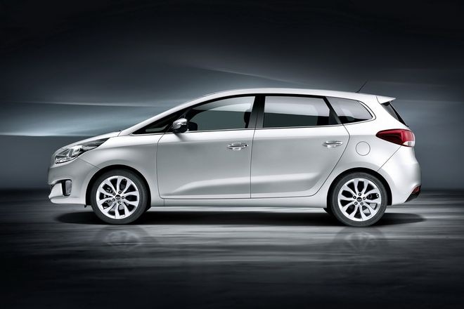Ідентичність C-Max 2010 та Kia Carens 2012 4