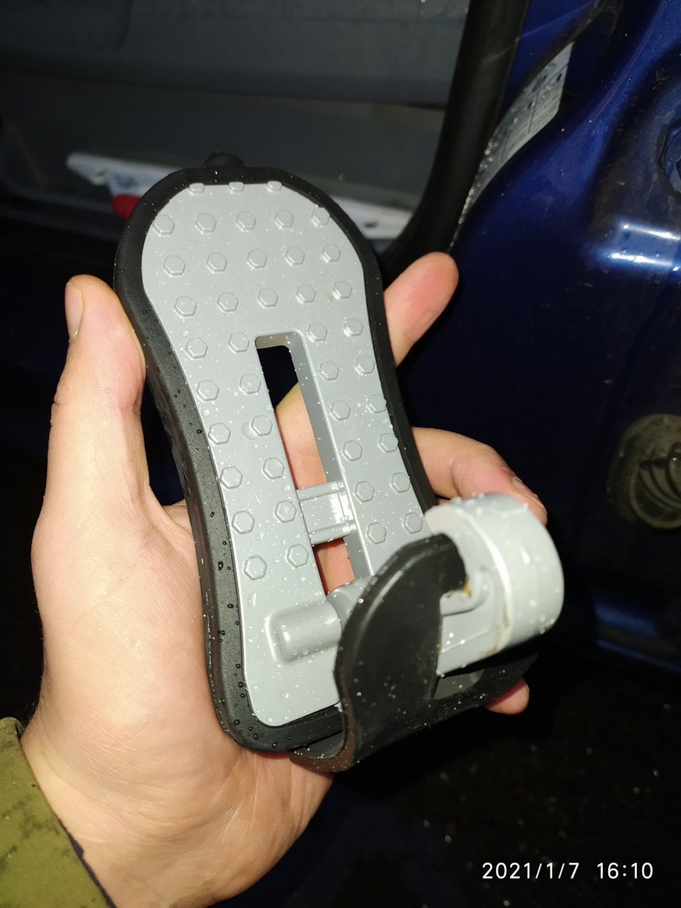 сходинка на петлю дверей, і коротка антена під airbox 4