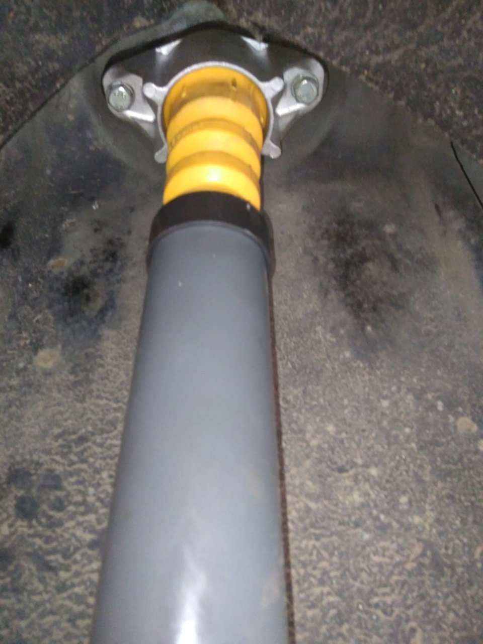 #4 Оновлення Макса: Заміна задніх амортизаторів на Bilstein B4 4