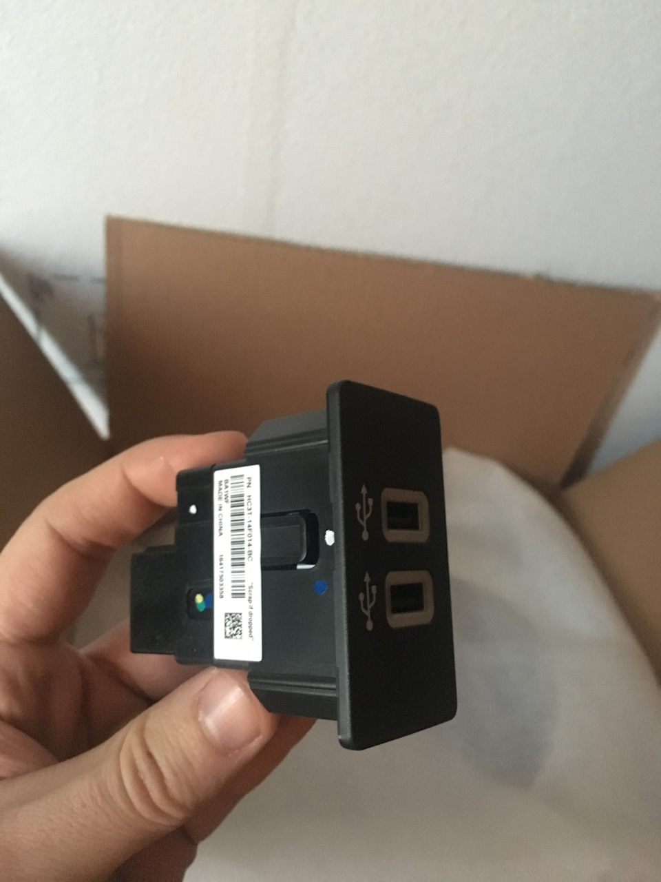 Заміна USB Hub-a Apple Car Play 3