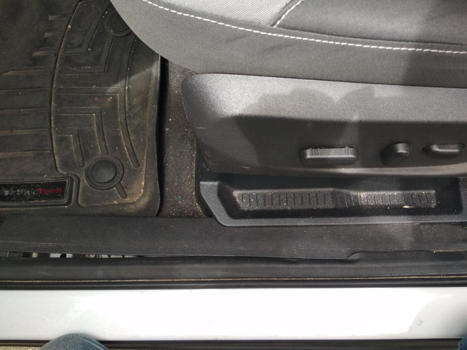 Заміна переднього ременя безпеки FORD Escape 2