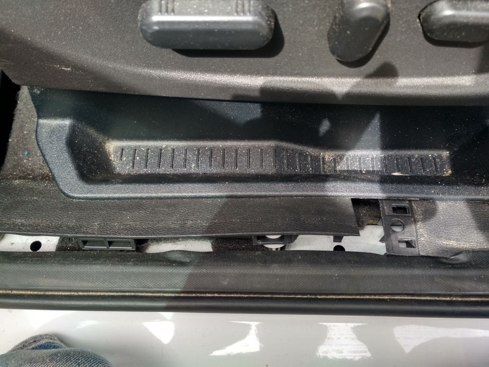 Заміна переднього ременя безпеки FORD Escape 5