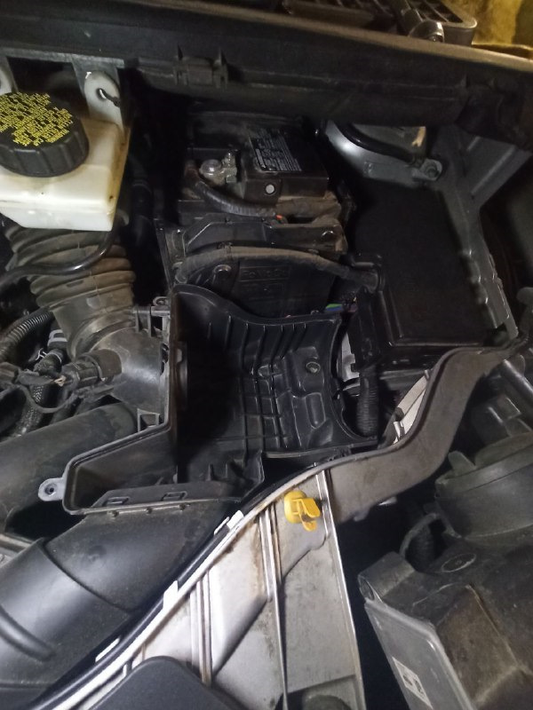 Заміна АКБ Ford Escape 17 5