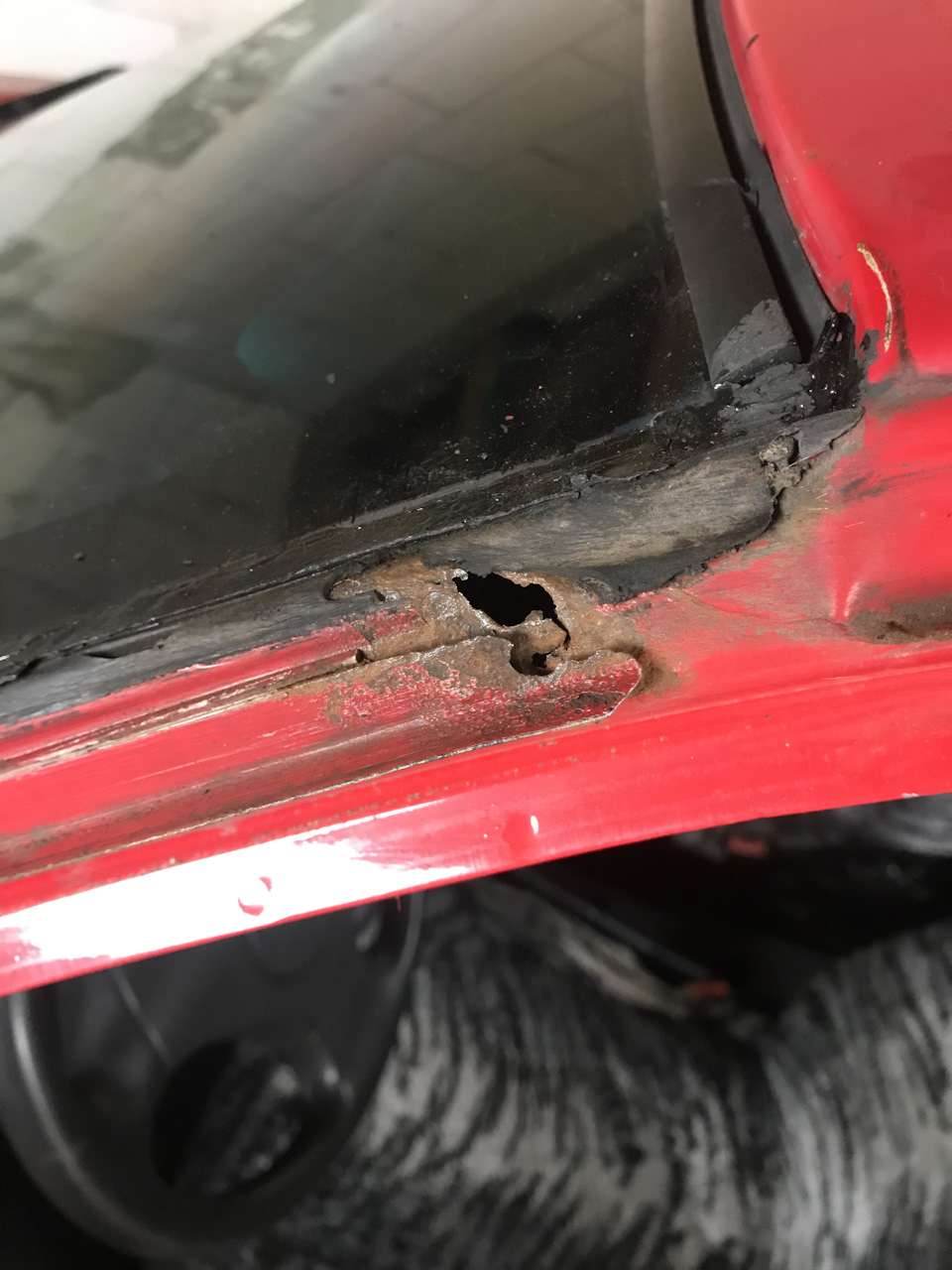 Вода в салоні під ногами водія та пасажира 4