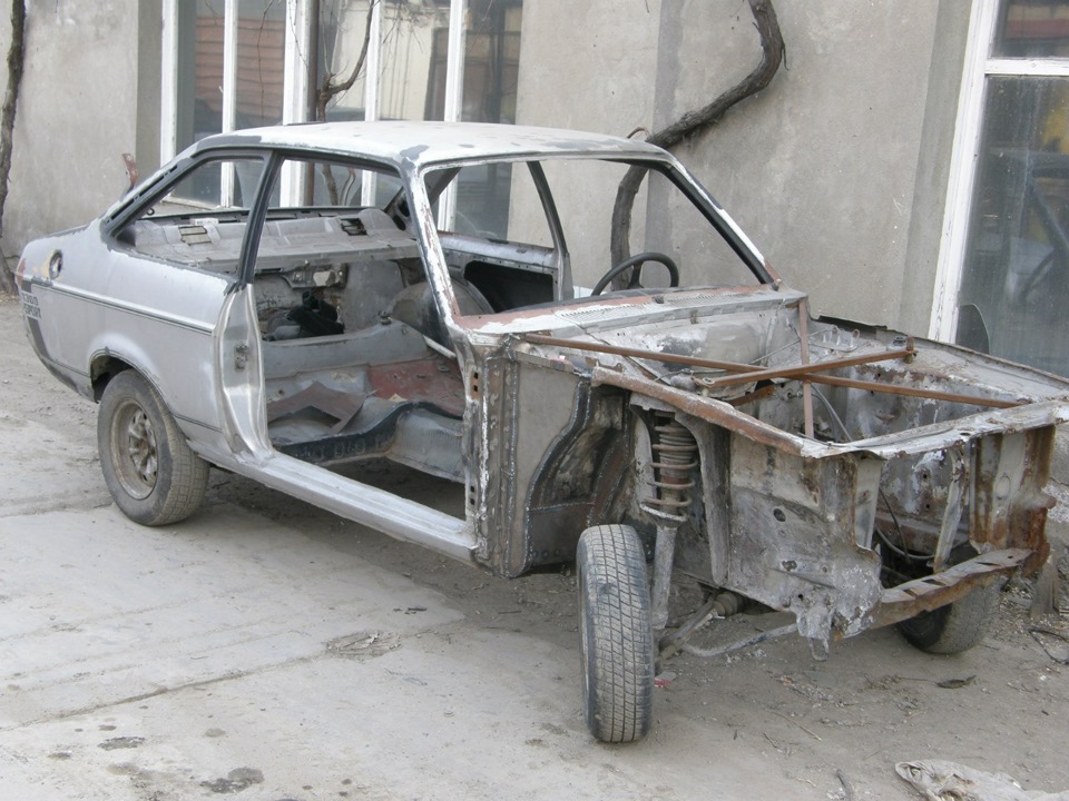 передні підкрилові частини 3