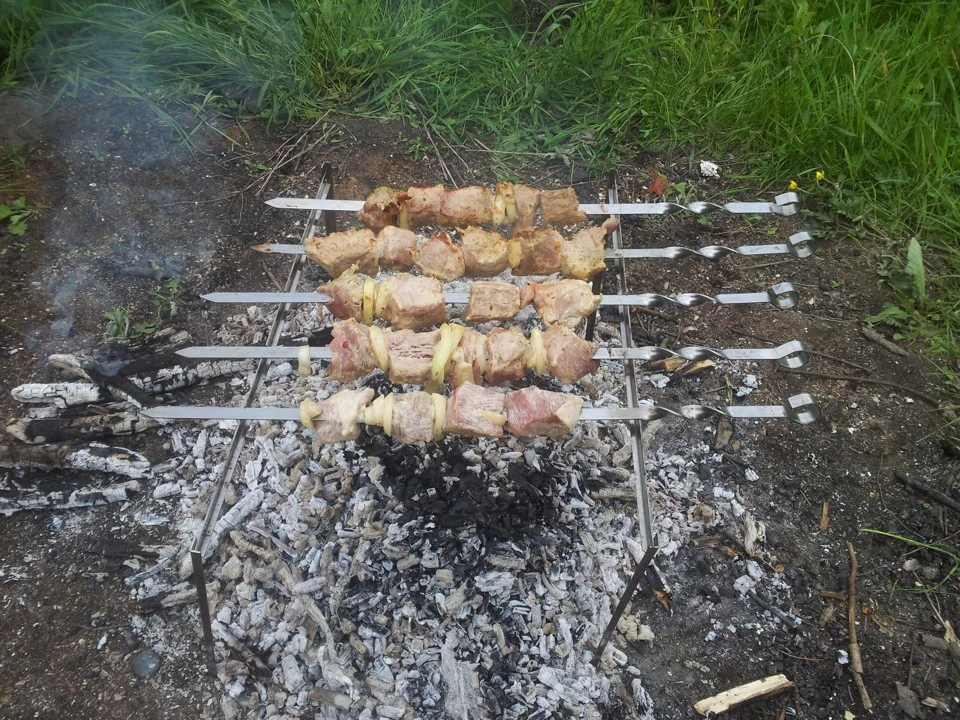 Їздить, ну і нехай їздить))
