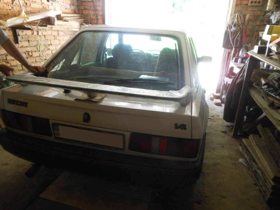 Спойлер XR3i або RS Turbo 3