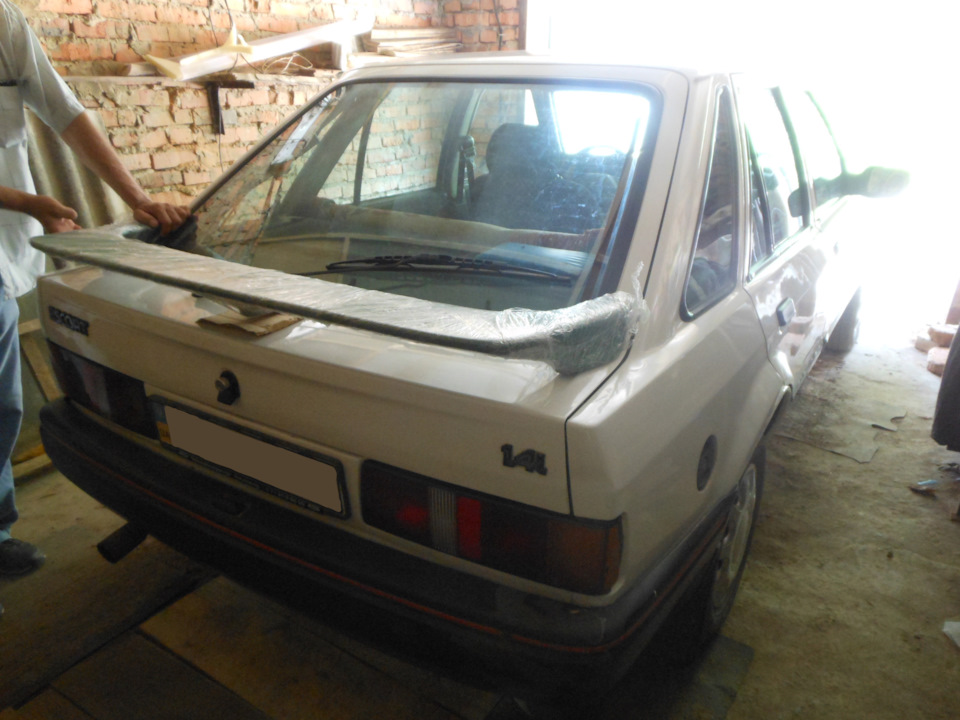 Спойлер XR3i або RS Turbo 1