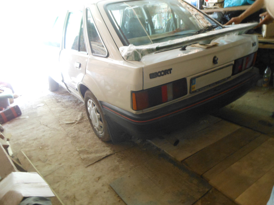Спойлер XR3i або RS Turbo 4