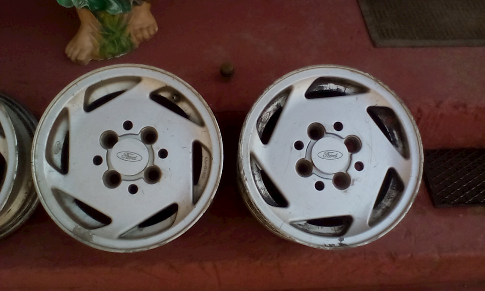 Купив рідкісні оригінальні диски Ford R13. 2