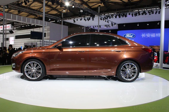 Фото нового Ford Escort з автовиставки Шанхай 2013 5