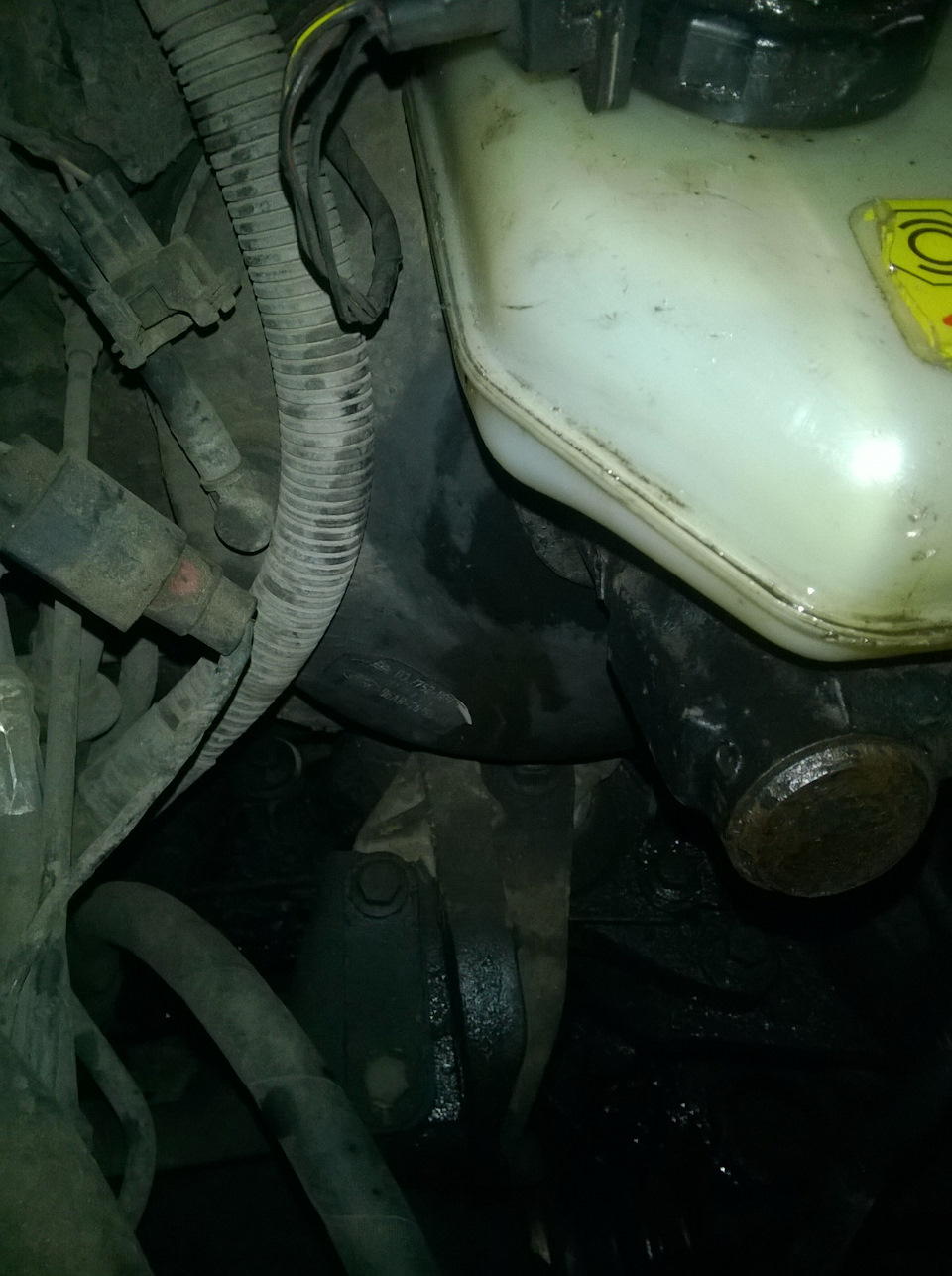 заміна головного гальмівного циліндра на машині з ABS 3