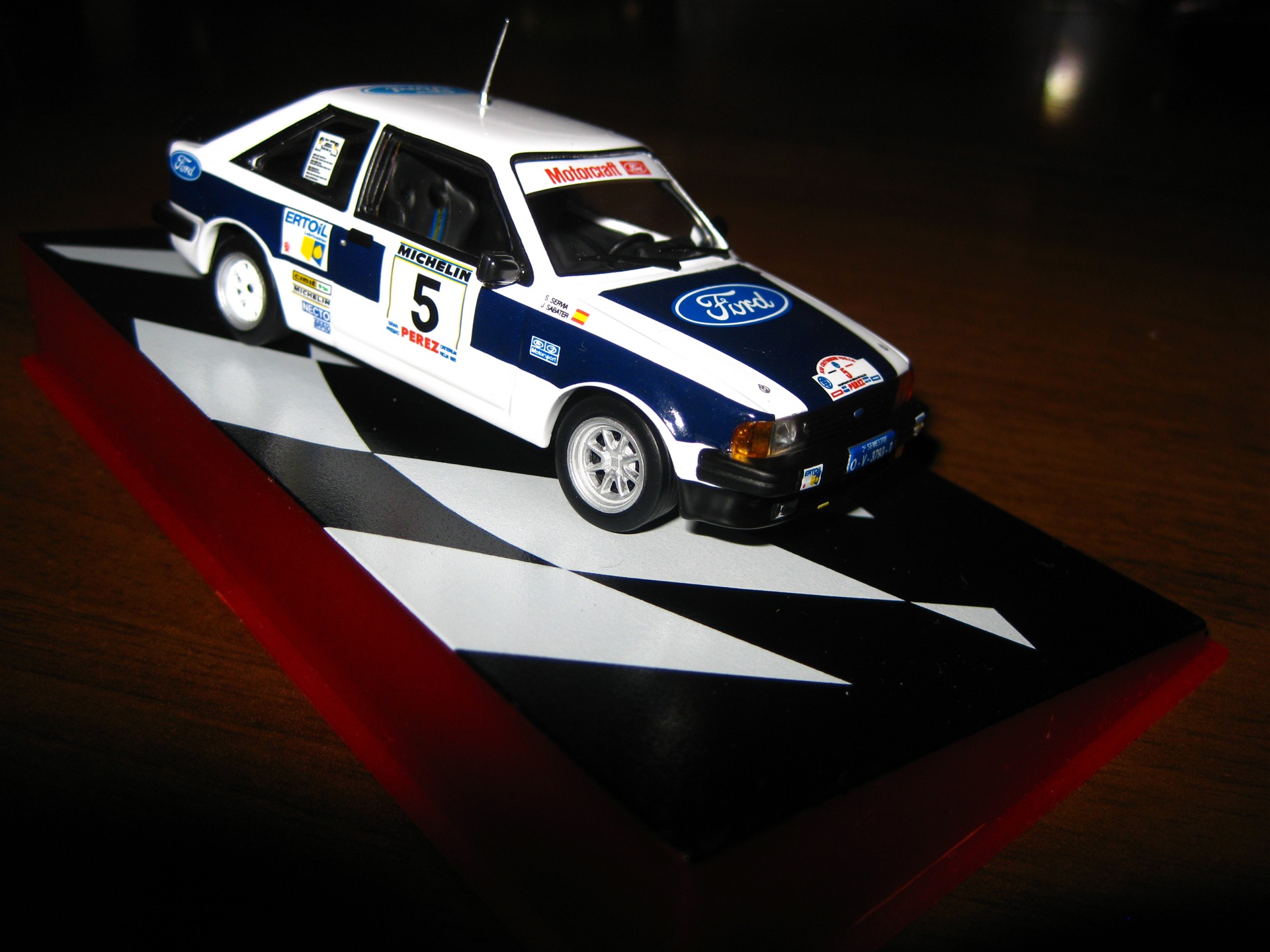 Ford Escort XR3i 1983 1/43 3
