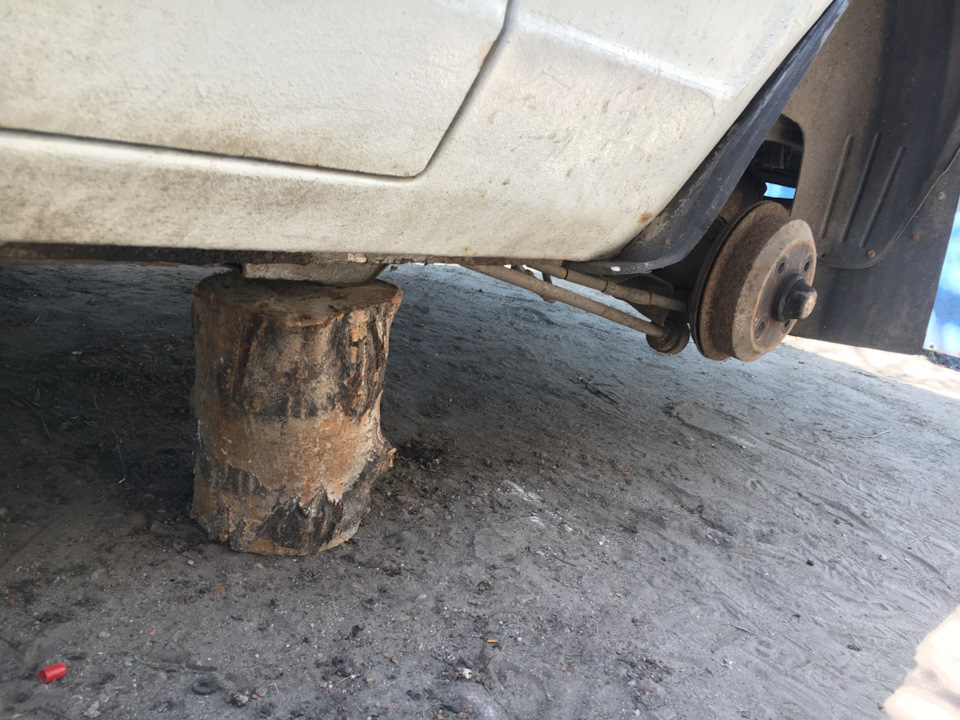 Прокачування гальм Ford Escort 5
