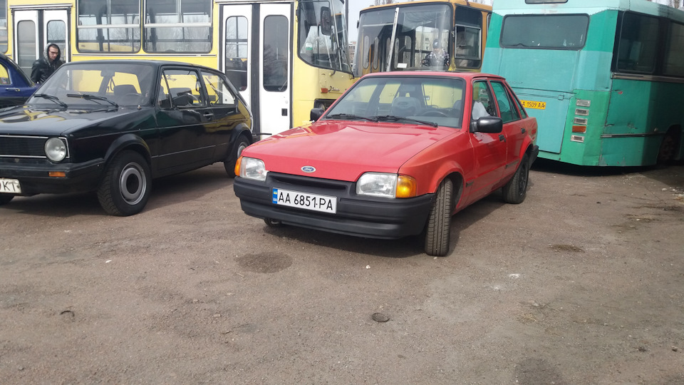 Міні зустріч клубу #RetroCarsKyiv у гостях у #Кофейбус 3