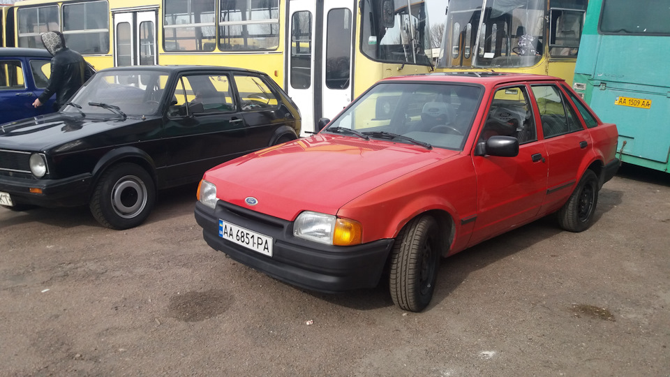 Міні зустріч клубу #RetroCarsKyiv у гостях у #Кофейбус 4