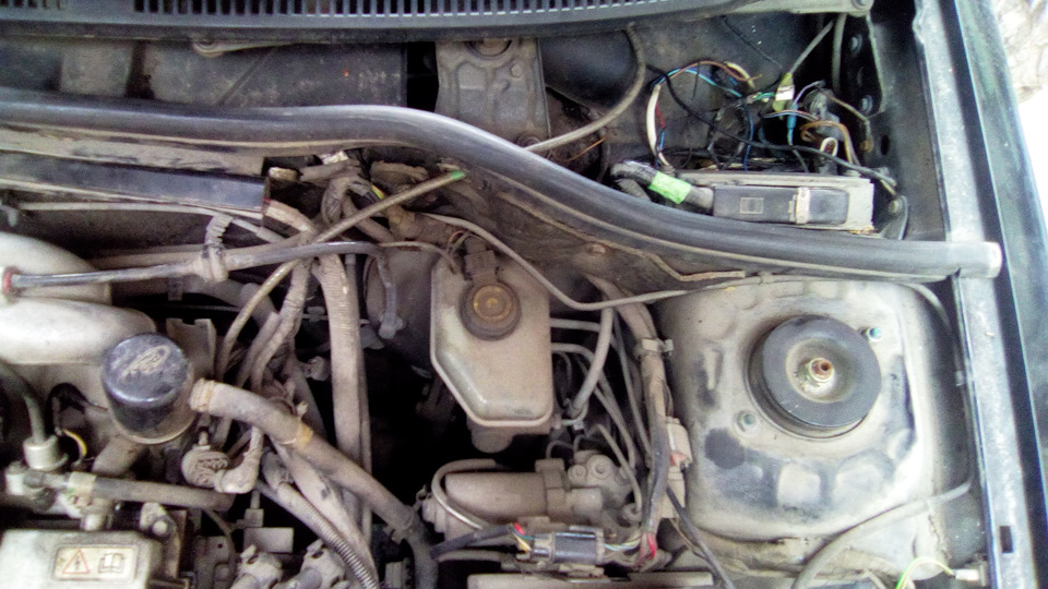 двигун DOHC 1.8 v16 - форд ескорт 4