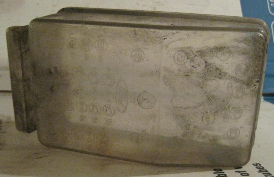 форд ескорт - кришка блоку запобіжників продам 2