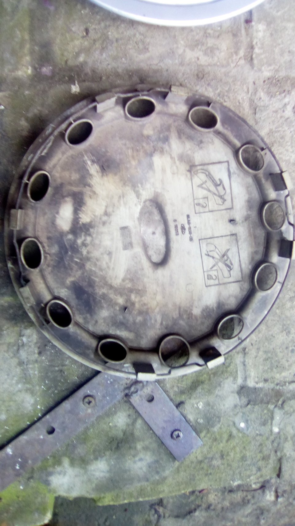 продам фордовський ковпак на колесо r -13 3