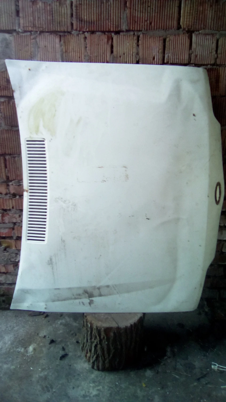 продам трошки м'ятий капот форд ескорт мк 4