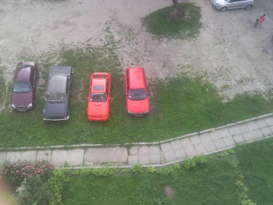 А ми й далі стоїмо...