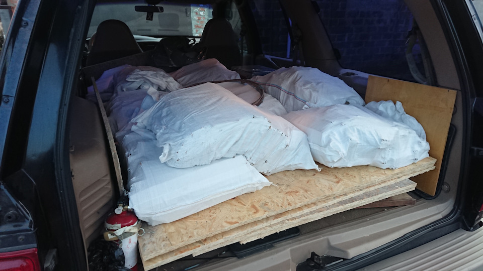 Теч сальників півосей.Стан колодок ручника.Колісні гайки. 2
