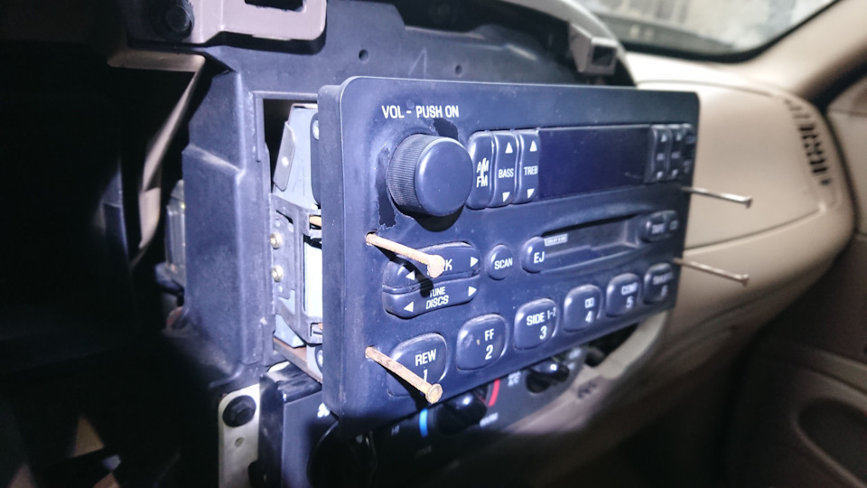 Usb і Bluetooth в штатну магнітолу 1