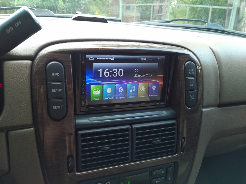 Новий мультимедійний центр INCAR 1
