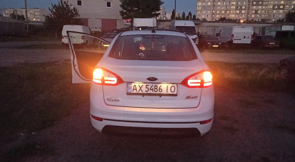 Поділ стопів та поворотів на fieste 4