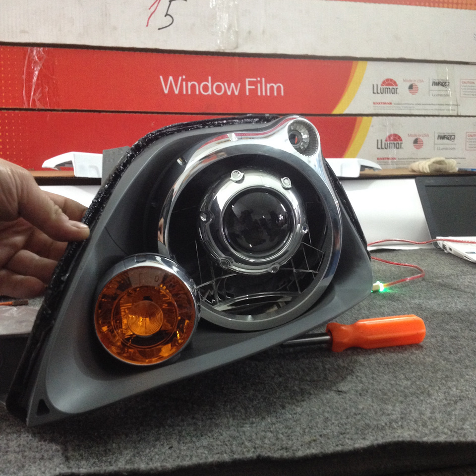 установка лінз фірми Infolight g6 з лампочками d2s ксненоном 4300 5