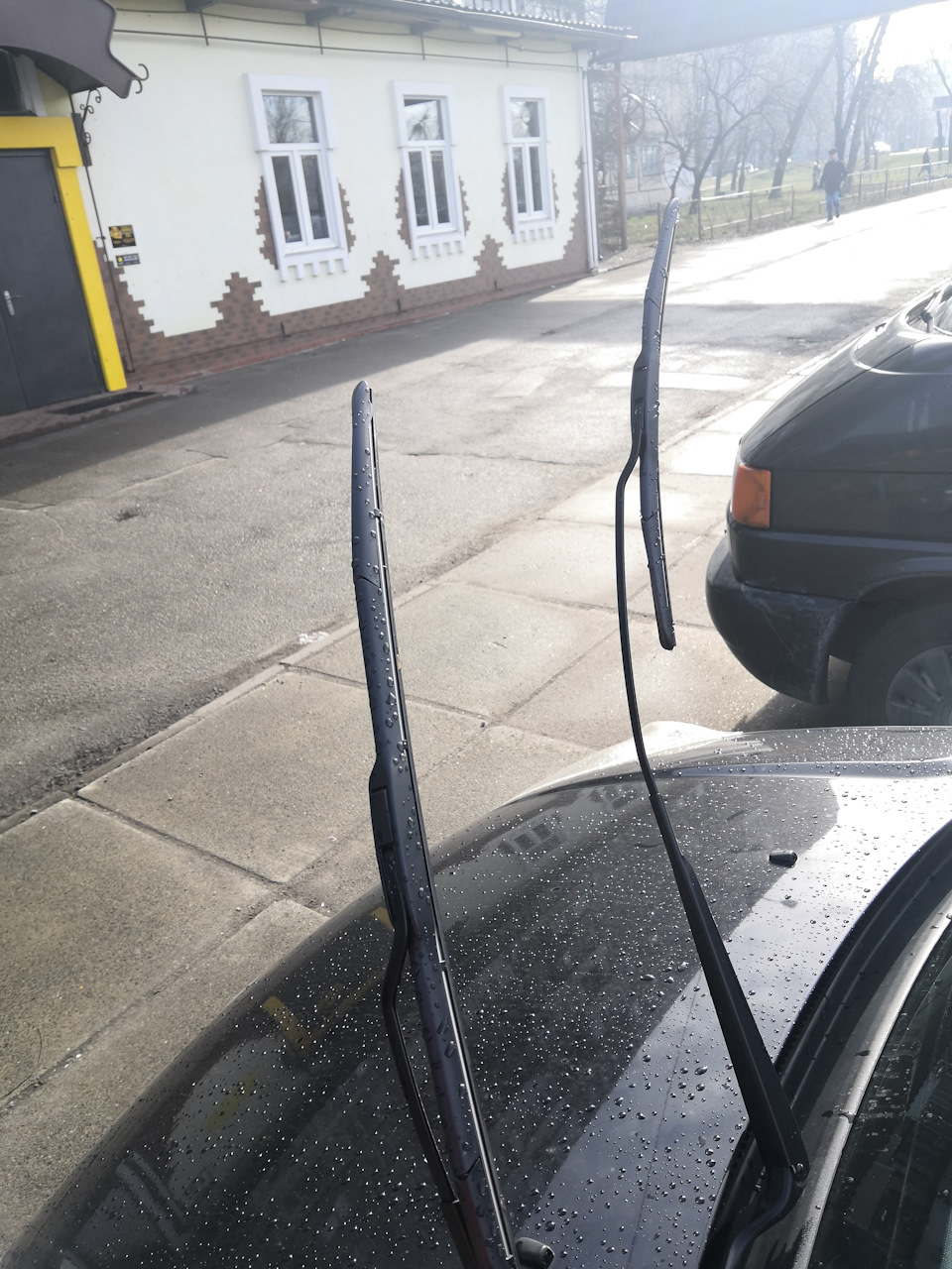 Заміна безкаркасних двірників на гібридні Denso Wiper Blade. 4