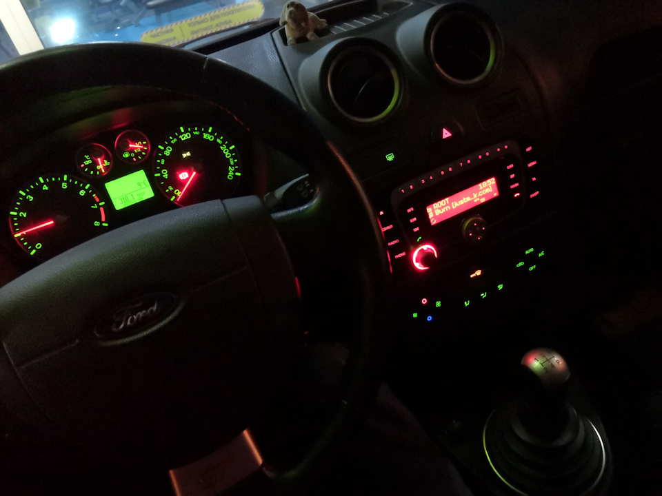 Заміна магнітоли на Ford SONY овал у квадраті або магнітол багато не буває:) 5