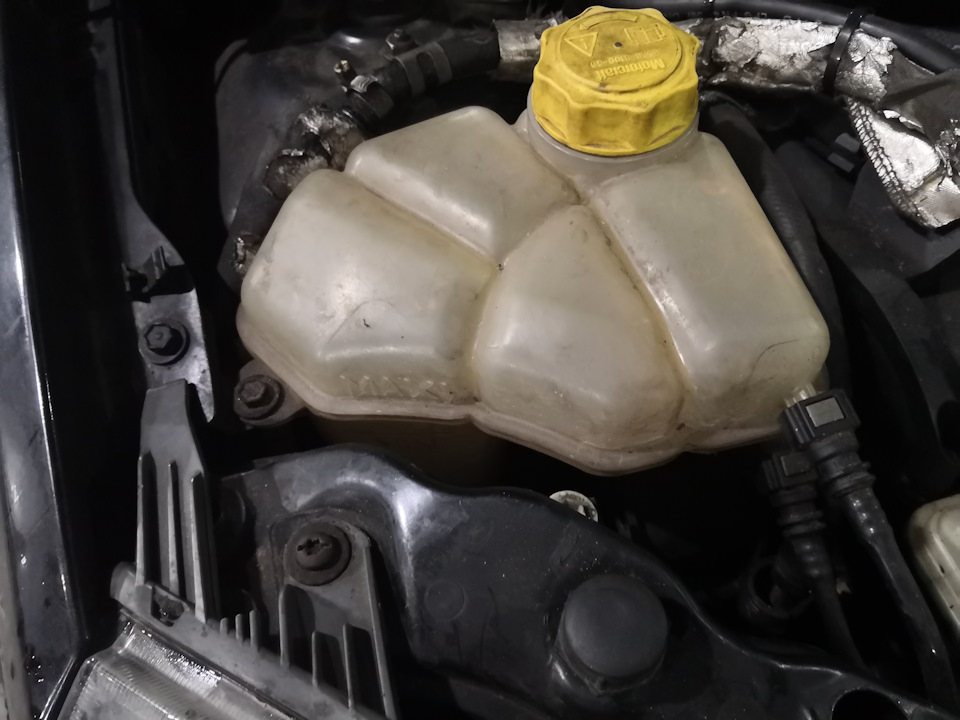 Заміна помпи, ременя, антифризу та чищення системи охолодження Ford Fiesta ST150 4