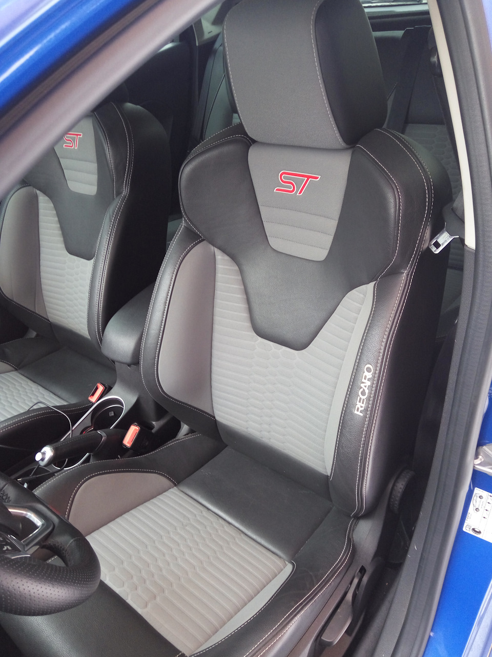 Встановлено оригінальний комплект сидінь Recaro ford fiesta mk 7 st 1